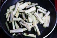 在家做的鱼香茄子做法图解3)