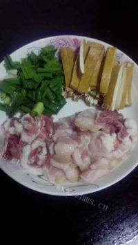 家常芹菜香干炒肉做法图解1)