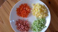 色味俱全的菠萝炒饭做法图解2)