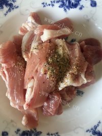 家庭版黑胡椒炒肉做法图解1)