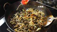 紫苏炒石螺做法图解12)