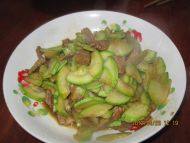 家常菜西葫芦炒肉片