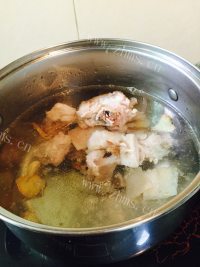 芳香四溢的西洋菜猪骨汤做法图解7)