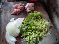 洋葱炒肉做法图解1)