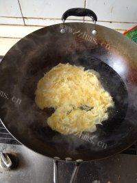 诱人的紫菜蛋花汤做法图解5)