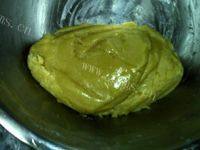 色泽光亮的豆沙月饼做法图解5)