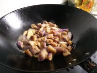 美味营养的油焖茄子做法图解6)