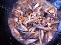 口感好的平菇炒肉做法图解6)
