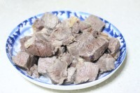 质嫩爽口的牛腩炖萝卜做法图解5)