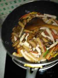 丰胸豆干胡萝卜炒肉做法图解9)