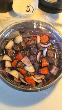 法式红酒烩牛肉做法图解4)