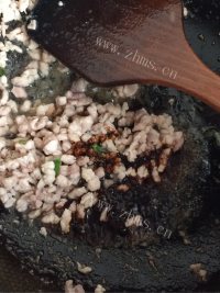 好吃的肉末小格扎做法图解7)