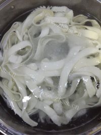 唇齿留香的油泼面做法图解3)