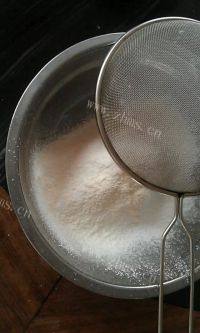 口感丰富的黑芝麻蛋糕做法图解2)