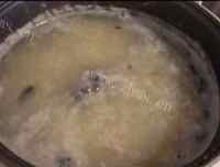 美味的皮蛋瘦肉粥做法图解8)
