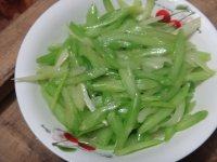 家常菜炒西芹