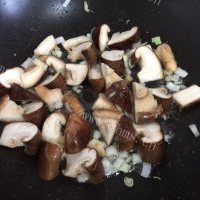 回味无穷的香菇油菜的做法图解三