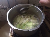 家常丝瓜猪肝汤做法图解2)