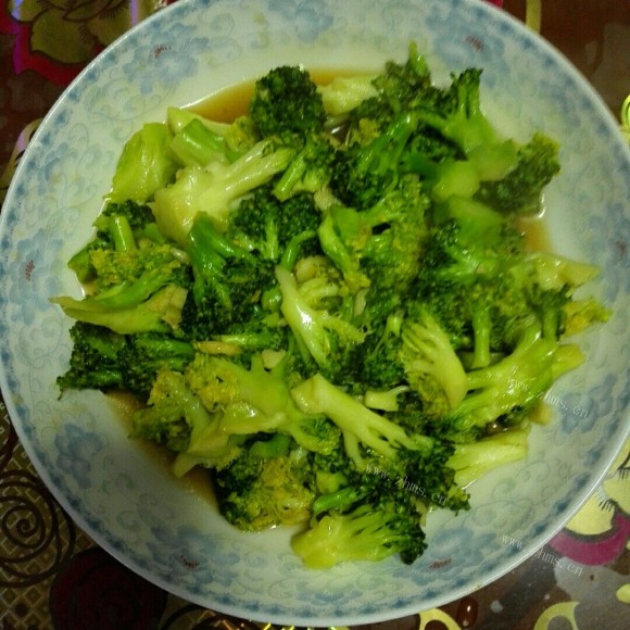 美味营养的蒜蓉西兰花