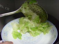 家常菜蚝油手撕包菜做法图解8)