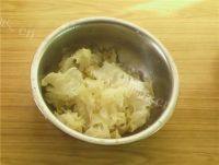鲜甜花生银耳粥做法图解2)