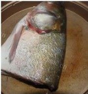 美味的胖头鱼浓汤做法图解1)