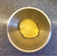 美味的南瓜面包做法图解4)