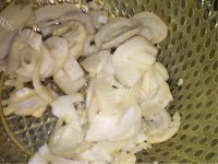 好吃的腊肉汤炖春笋做法图解4)