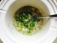 美味的青豆瘦肉小米粥 做法图解10)