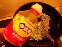 喷香的蒜苔炒鸡蛋做法图解7)