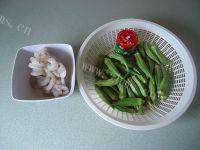 「美味可口」辣炒虾仁秋葵做法图解1)