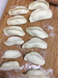 韭菜猪肉煎饺做法图解8)