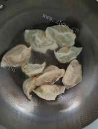 美味的油煎水饺做法图解3)