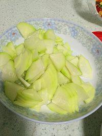 家常菜佛手瓜炒肉做法图解1)
