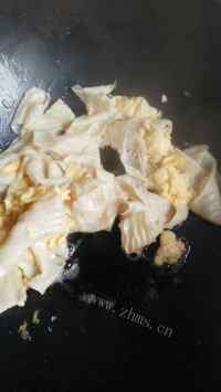 美味的豆腐皮蛋炒饭做法图解8)