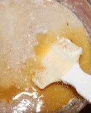 自制栗子花生奶油慕斯做法图解4)
