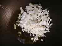香飘十里的金针菇炒鸡蛋做法图解3)