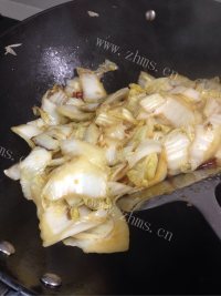 美味的酸辣白菜做法图解5)