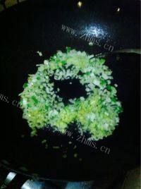 易做的香干拌芹菜做法图解5)