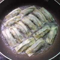 咸甜适中的韭菜鸡蛋煎饺做法图解8)