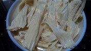 美味的白果腐竹江瑶柱粥做法图解3)