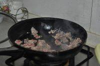 家常菜洋葱爆羊肉做法图解6)
