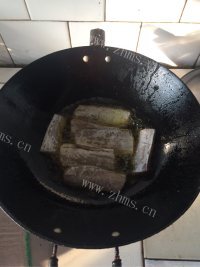 家常菜炖带鱼做法图解4)