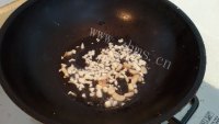 家常菜洋葱炒金针菇做法图解3)