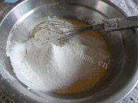 唇齿留香的原味戚风蛋糕做法图解6)