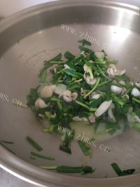 好吃的韭菜炒墨鱼仔做法图解11)