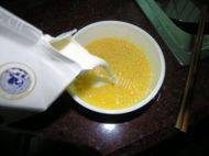 香飘的牛奶鸡蛋羹做法图解3)