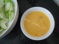色味俱佳的丝瓜鸡蛋汤做法图解3)