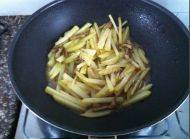 秀色可餐的土豆炒肉丝做法图解6)
