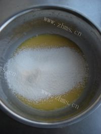 自制草莓奶油蛋糕卷做法图解3)